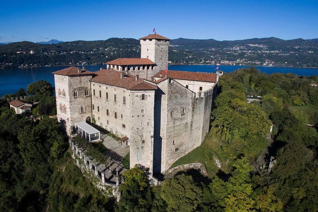 Lago Maggiore, Leggiuno, Ampio Appartamento エクステリア 写真