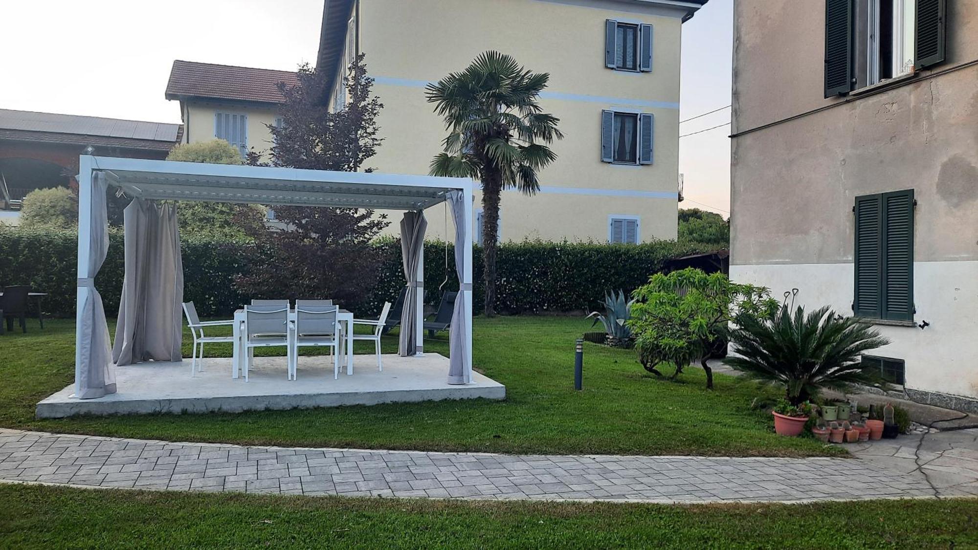 Lago Maggiore, Leggiuno, Ampio Appartamento エクステリア 写真