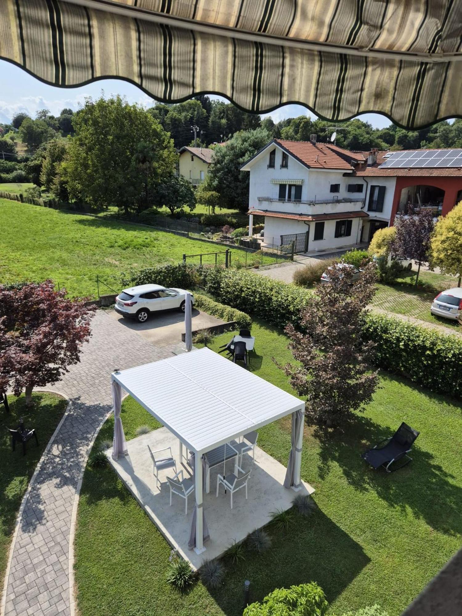 Lago Maggiore, Leggiuno, Ampio Appartamento エクステリア 写真