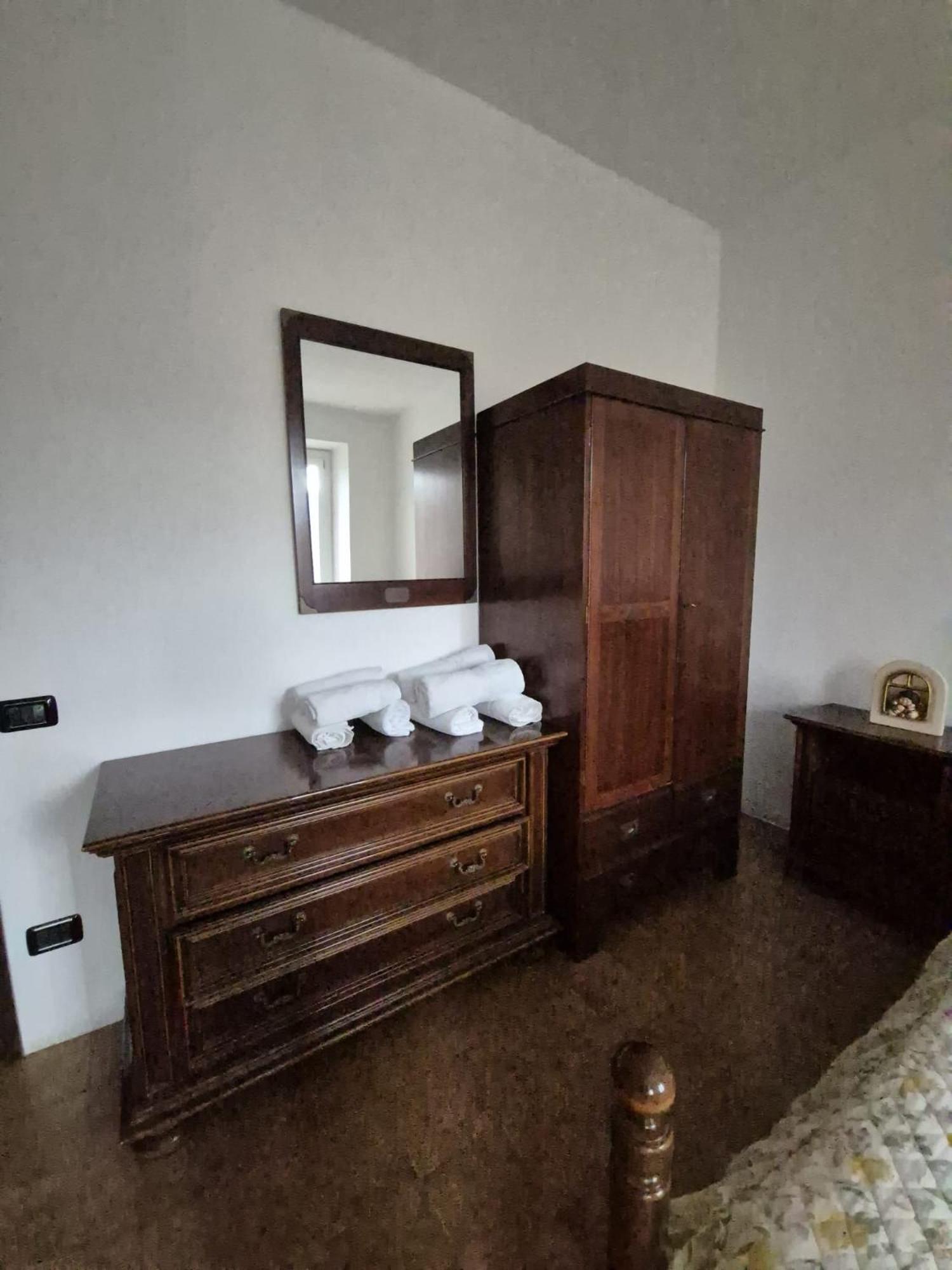 Lago Maggiore, Leggiuno, Ampio Appartamento エクステリア 写真